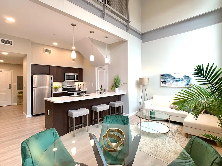 Chatham Lofts — Photo 1