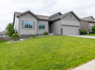 17579 Grand Ave, Omaha, NE 68116