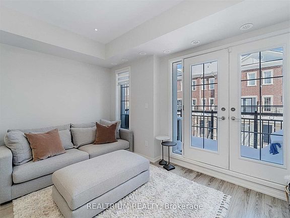 4th image of 26 Bruce St #B09