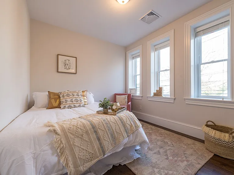 2044 Beacon St #1 — Photo 8
