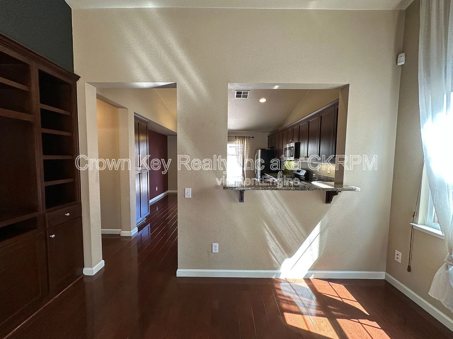 3 bed, 2.0 bath, 1306 sqft, $2,600 — Photo 4