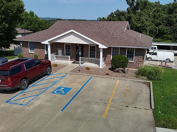 5th image of 837 Southwest Blvd E