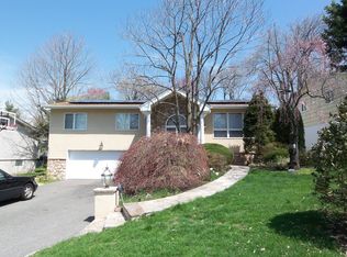 31 W Bayview Ave, Englewood Cliffs, NJ 07632