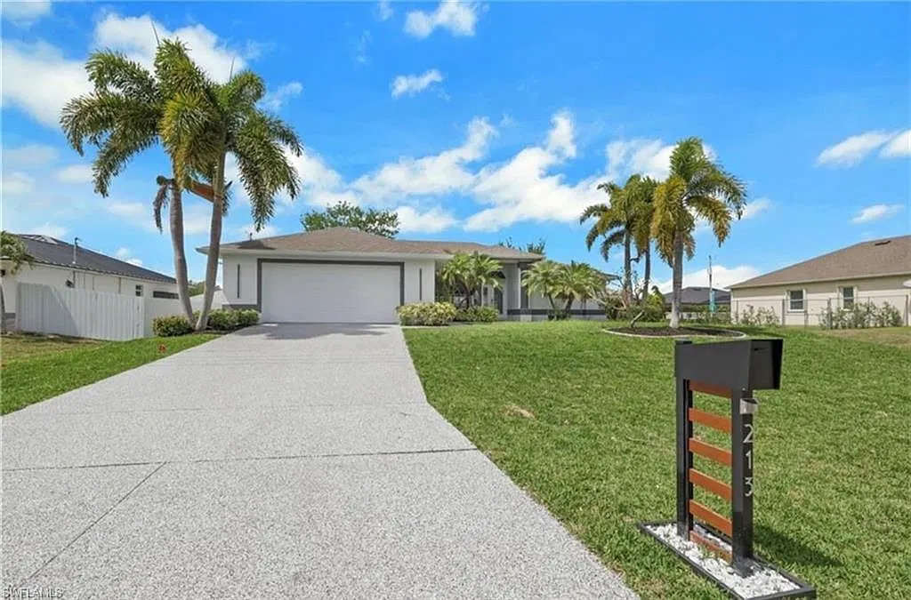 4 bed, 3.0 bath, 2118 sqft, $3,500 — Photo 2