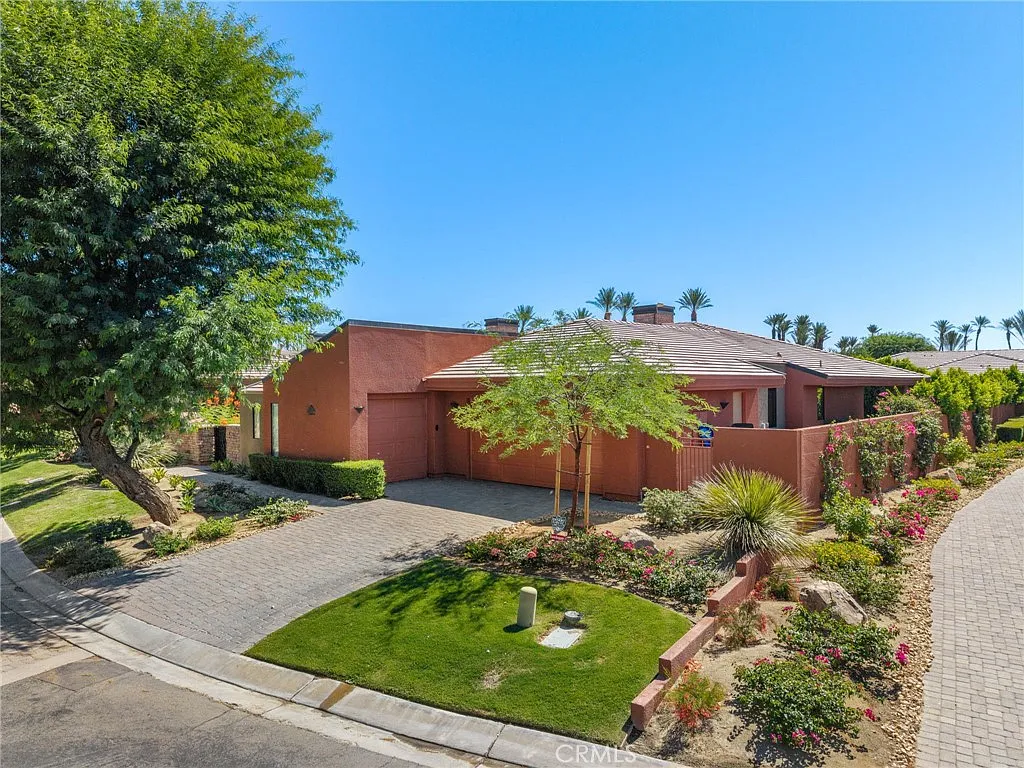 4 bed, 4.5 bath, 4513 sqft, $15,000 — Photo 2