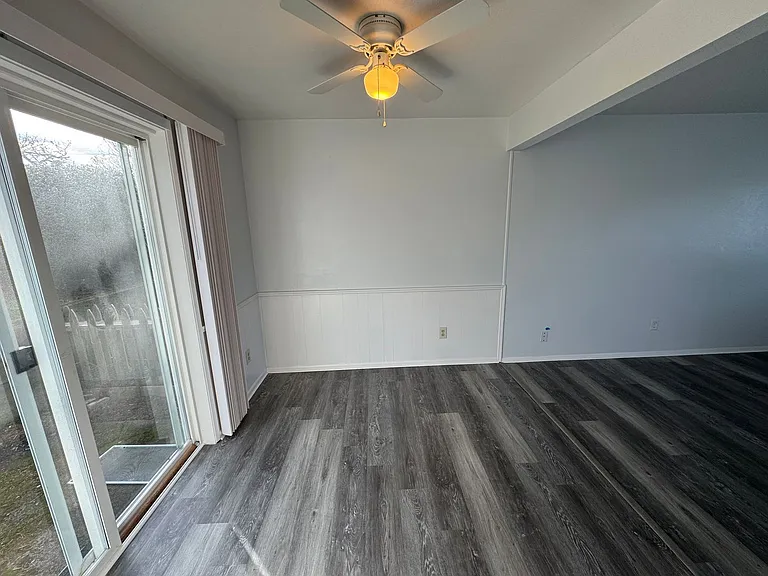 637 SW 9th St — Photo 14