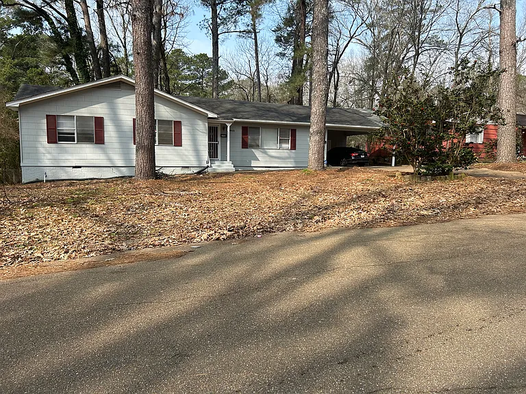 1945 Camellia Ln — Photo 1