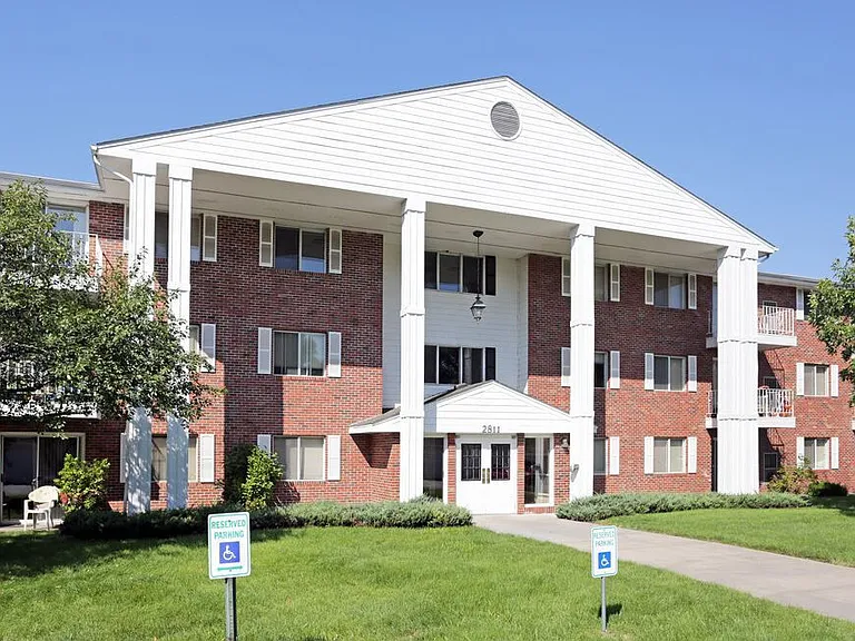 Colonial Heights — Photo 1