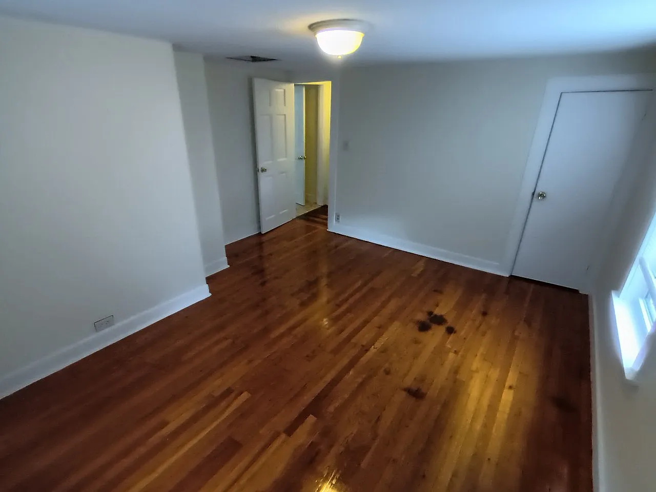 3 bed, 2.0 bath, 500 sqft, $3,000 — Photo 2