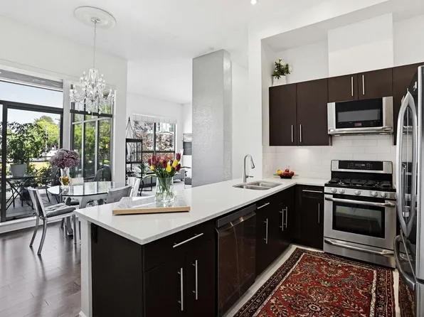 2108 W 12th Ave #304, Vancouver, BC V6K 2N2