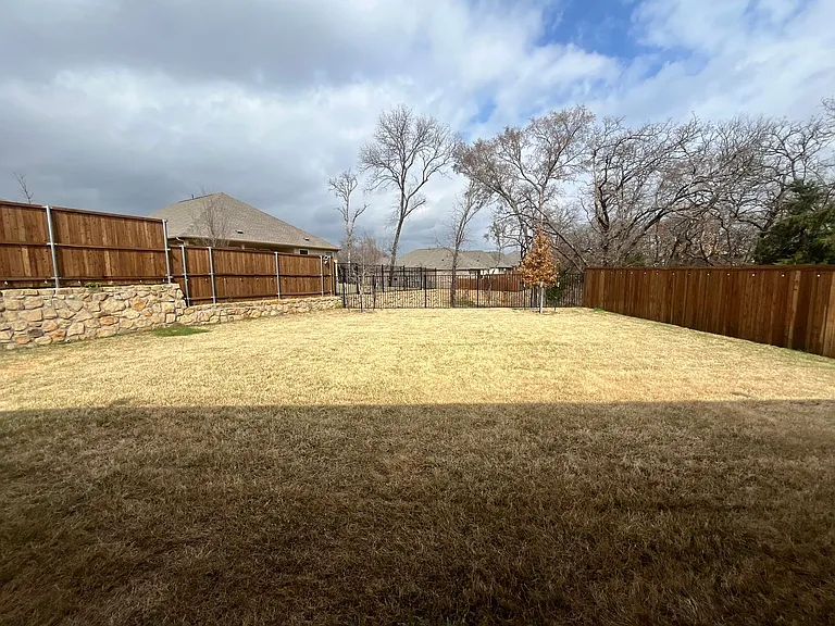 10016 Warlander Dr — Photo 16