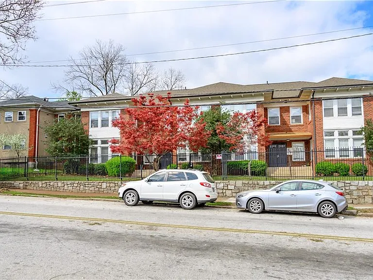 600 Parkway Dr NE #10 — Photo 14