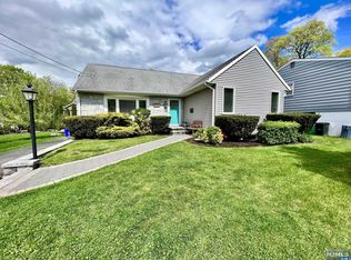 95 McNomee St, Oakland, NJ 07436