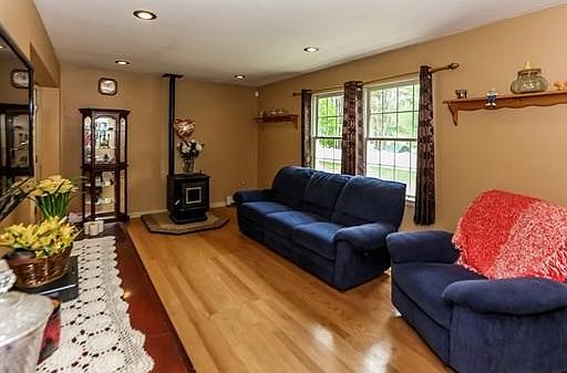 2nd image of 5 Crossman Cir