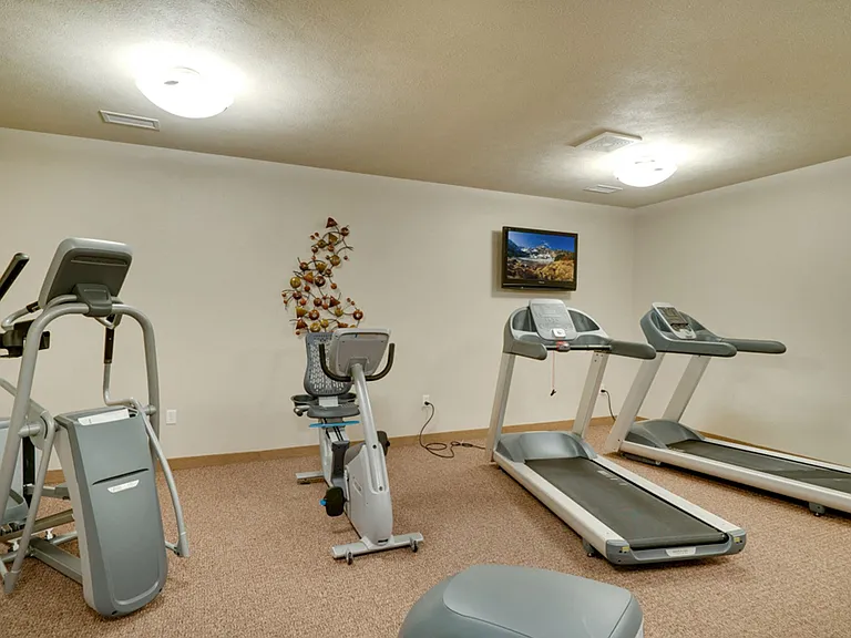 Highland Shores Apartments — Photo 9