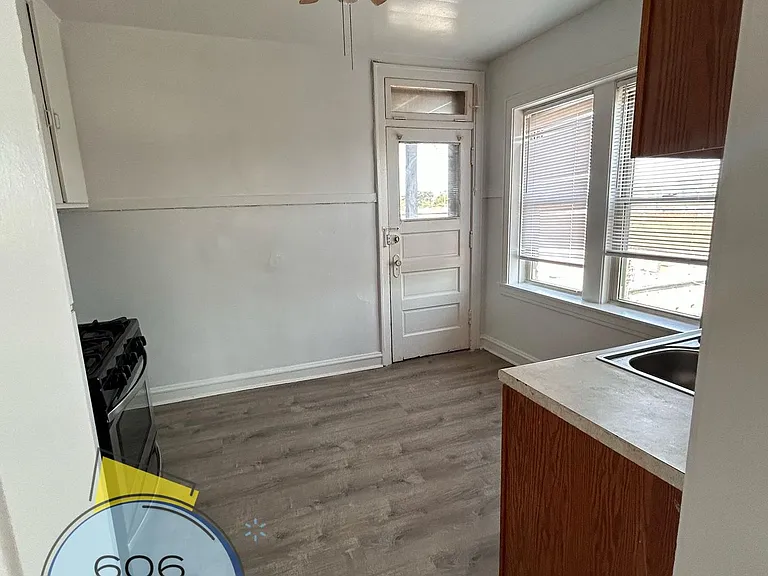 Belmont Cragin Apts Available! — Photo 6
