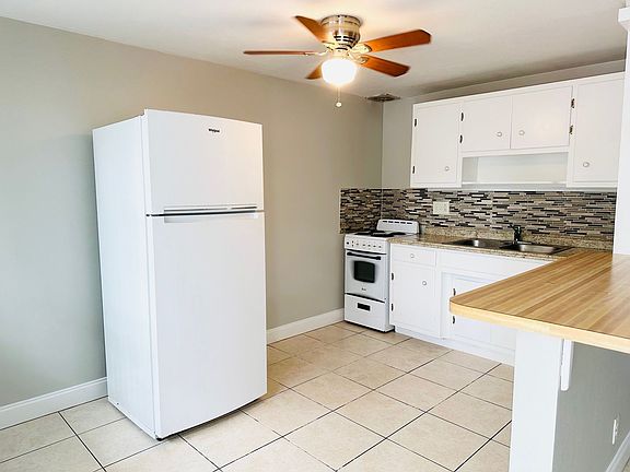 2nd image of 2035 Edgewater Dr APT 9
