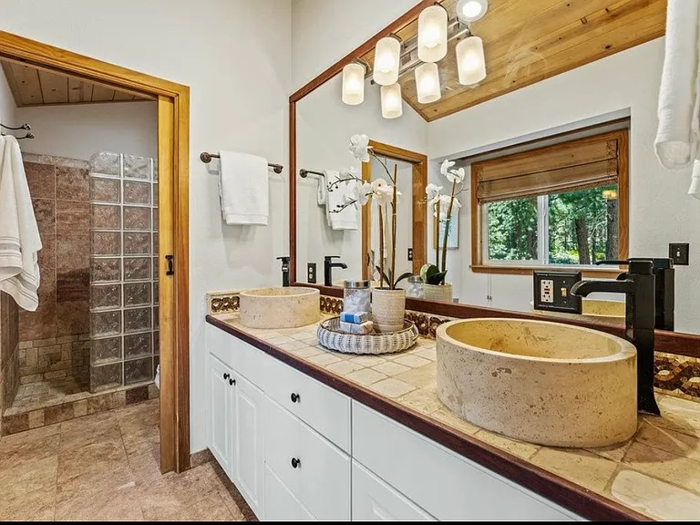 10915 Royal Crest Dr — Photo 8