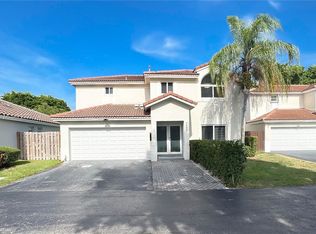 5585 NW 102nd Pl, Doral, FL 33178