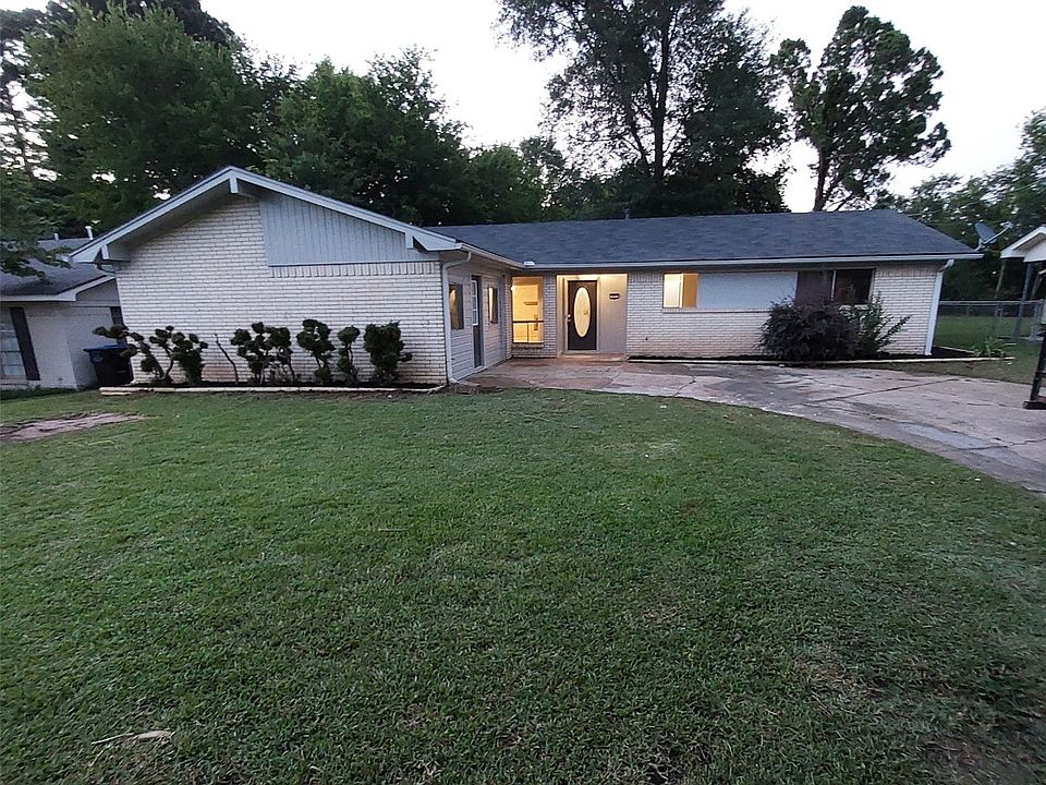 1st image of 203 Erskine Dr