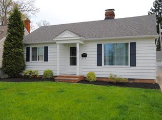 545 Canterbury Rd, Bay Village, OH 44140