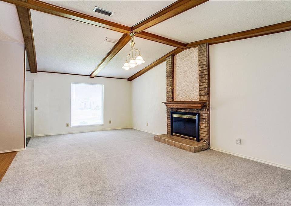 1st image of 2110 Village Green Dr