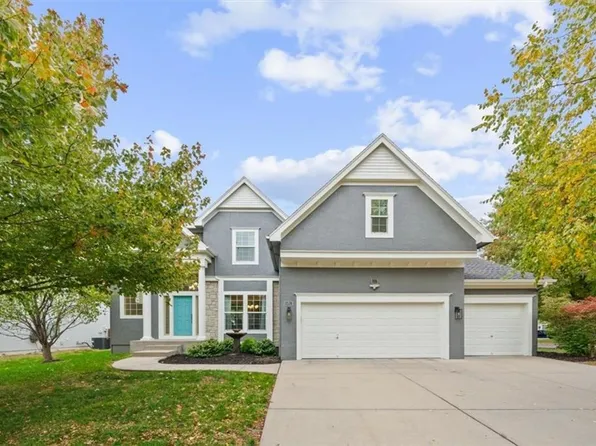 15813 Linden St, Overland Park, KS 66224