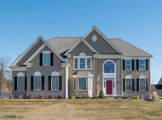 2009 Lantern Dr, Green Lane, PA 18054