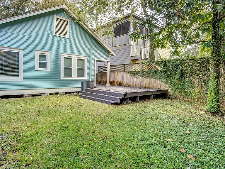 2219 Singleton St — Photo 16