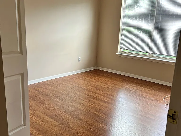 7446 Lacy Dr — Photo 3