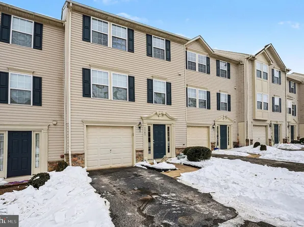 1161 Blue Bird Ln, York, PA 17402