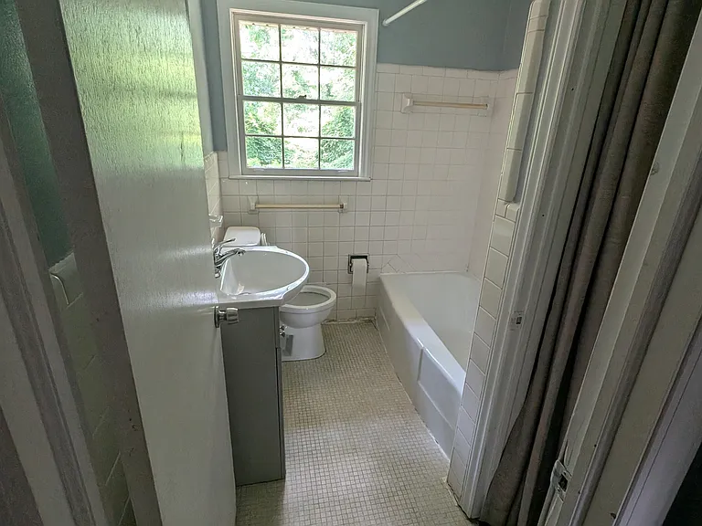 1158 Sanders Dr — Photo 9