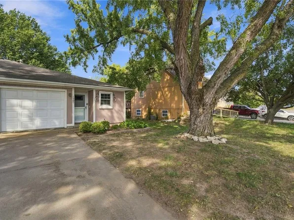 1307 N Ridge Pkwy, Olathe, KS 66061