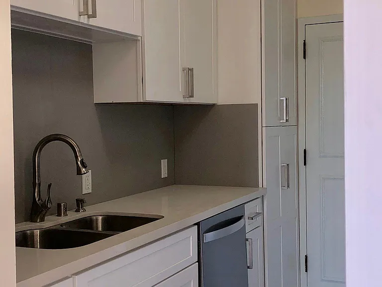 100 S Doheny Dr #523 — Photo 52