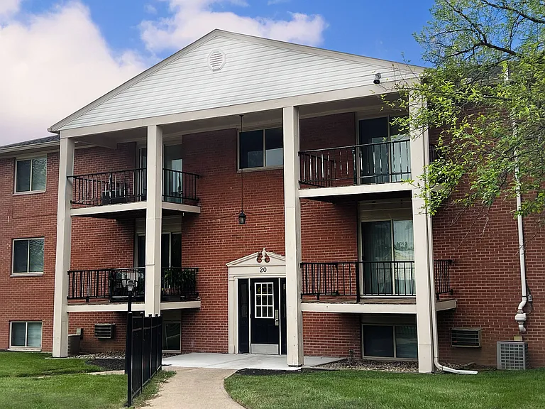 Crown Ridge Apartments — Photo 44