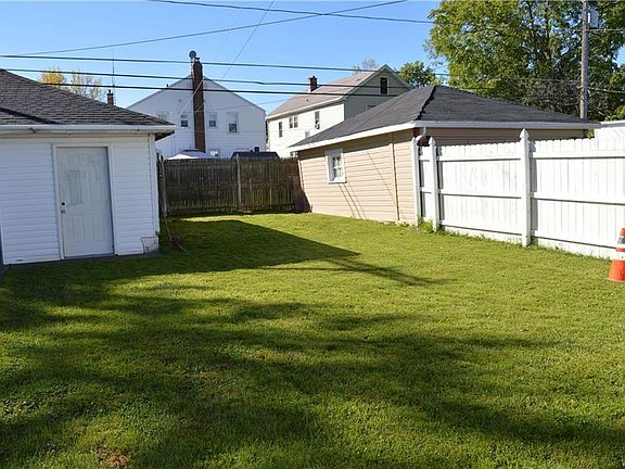 5th image of 28 N End Ave