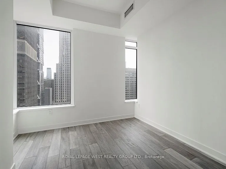 11 Yorkville Ave #1310 — Photo 31