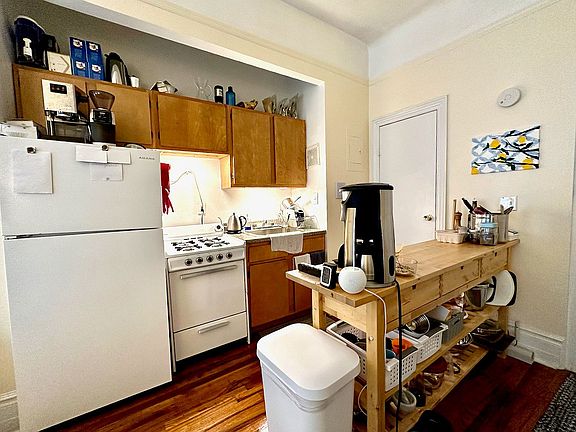 5th image of 237 W 100th St APT 4f