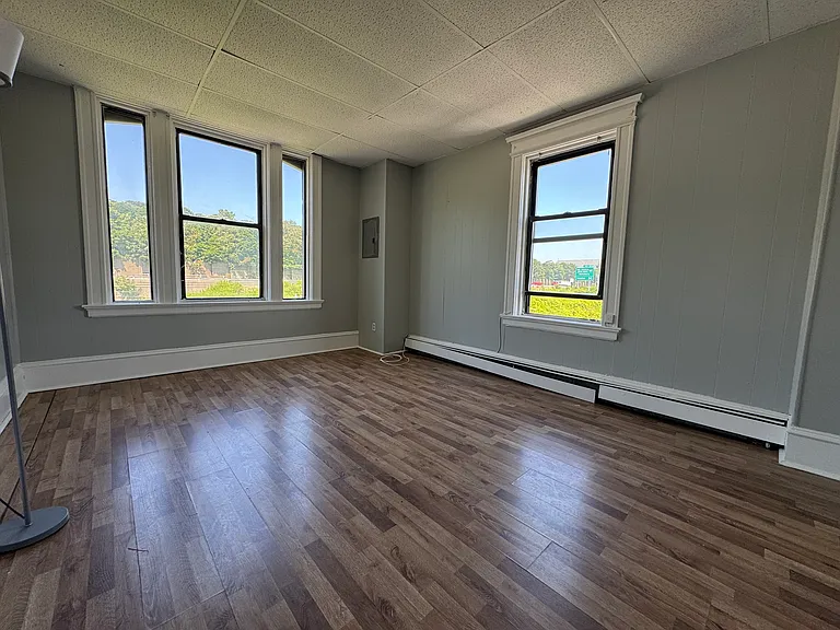197 S Leonard St #13 — Photo 4