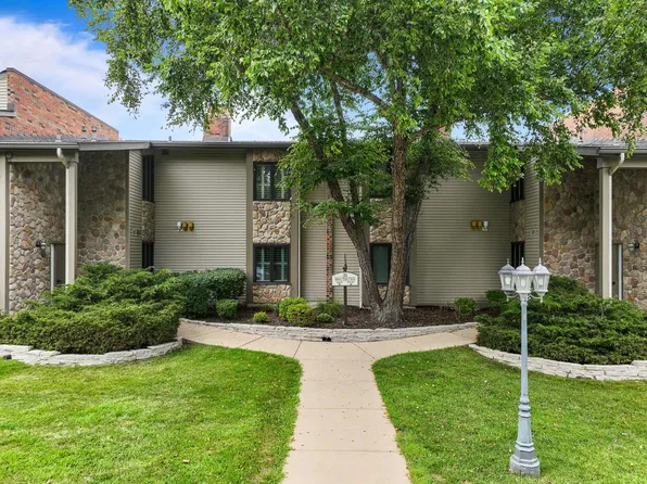 31 Abbey Villa CIRCLE #31D, Fontana, WI 53125