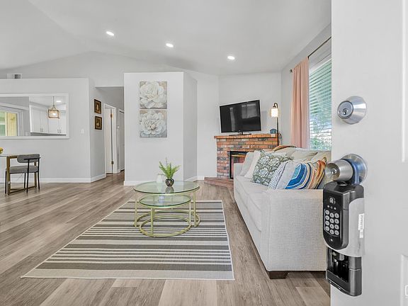 5th image of 3801 Park View Dr