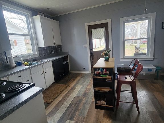 5th image of 179 Higdon St