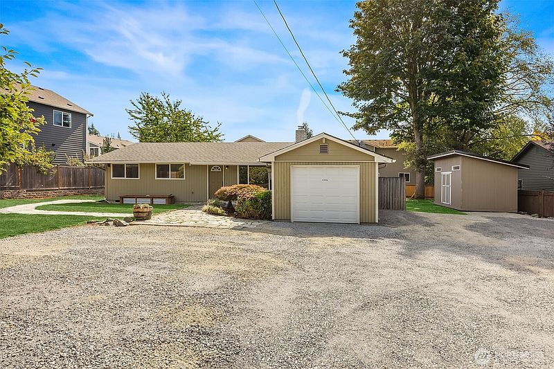 3rd image of 1008 Logan Road