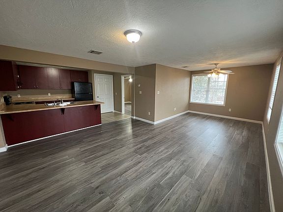 2nd image of 200 W 11th St APT 4
