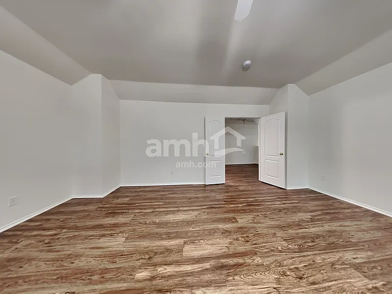 7017 Chaucer Dr — Photo 12