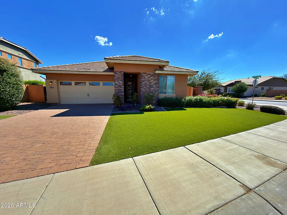 3265 E Myrtabel Way