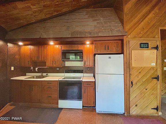4th image of 1102 Wallenpaupack Dr
