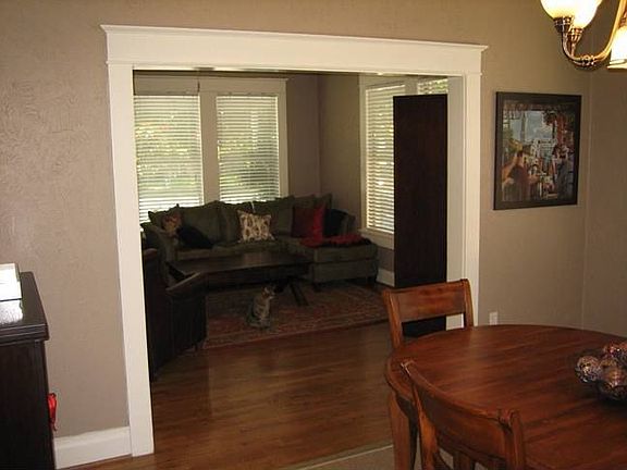 Dining Room Entryway to Living Room