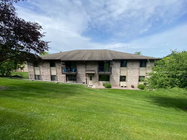 Arrowhead Heights Apartments, 1577 Honeysuckle Rd #Ah07, Hartford, WI 53027