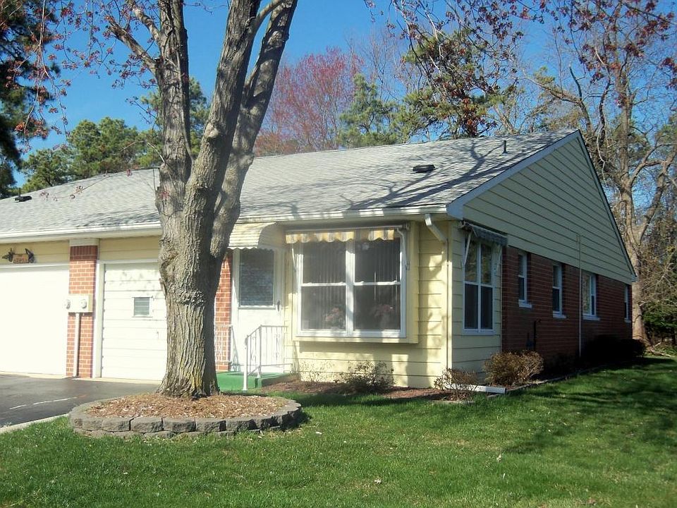 1st image of 13B Monticello Dr